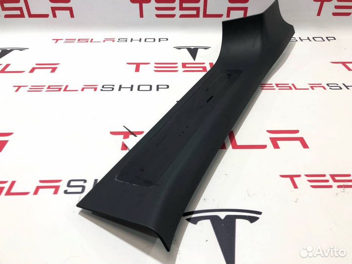 Накладка дверного порога Tesla Model X рест. 2022
