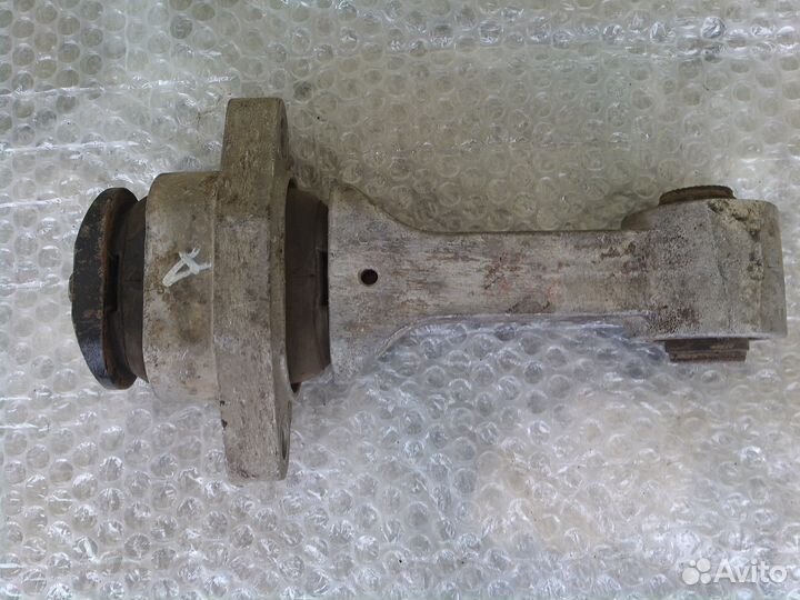 Хундай Солярис - нижняя опора двигателя