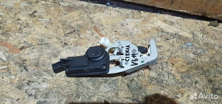 Замок багажника Ford Explorer 4