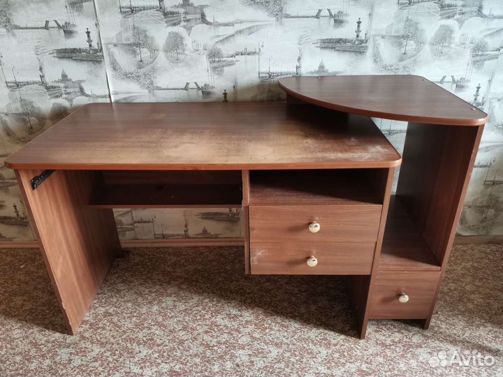 Письменный стол