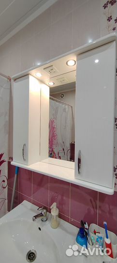 Шкаф навесной в ванную с зеркалом