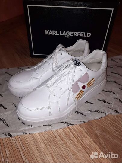 Кроссовки женские