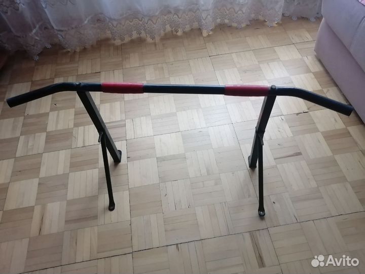 Турник настенный