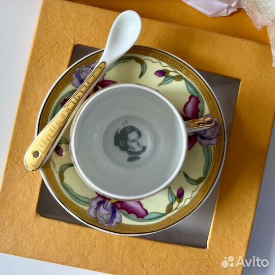 Фарфоровый сервиз для двух персон