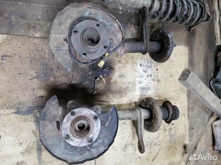 Кулак поворотный левый Ауди 80 б3