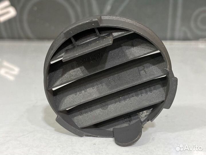 Решетка вентиляции правая Volkswagen Passat B5 AMX