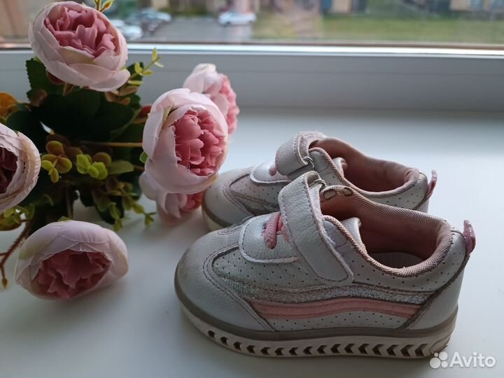 Кроссовки для девочки
