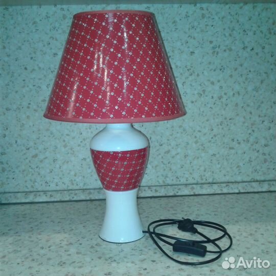 Продам настольную лампу