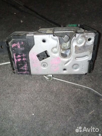 Opel Astra H передний левый дверной замок