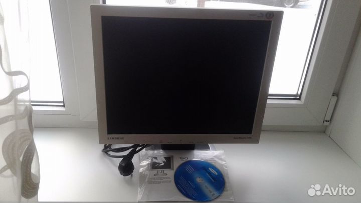 Монитор samsung SyncMaster 710v