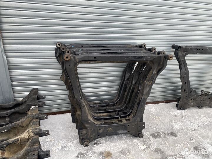 Подрамник передний на Nissan X-Trail T31