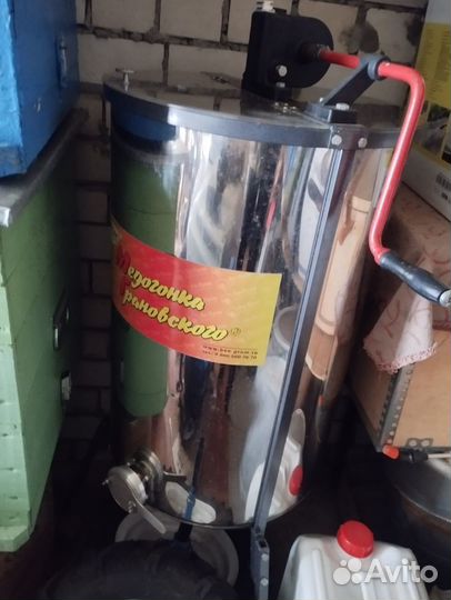 Ульи, прочий инвентарь для пчеловодства