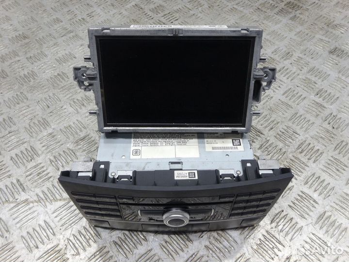 Магнитола Command с дисплеем Мерседес 212