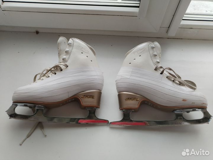 Фигурные коньки edea 220