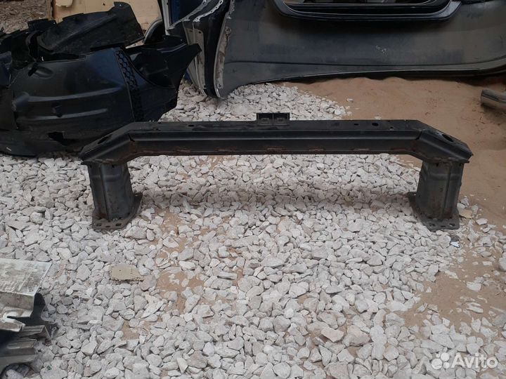 Усилитель бампера передний Land Rover Freelander 2