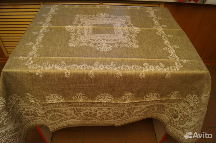 Скатерти жаккардовые квадратные