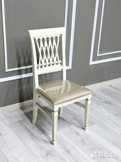 Стол и стулья для кухни. В наличии