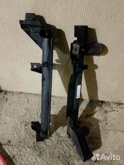 Пластиковый бачок радиатора