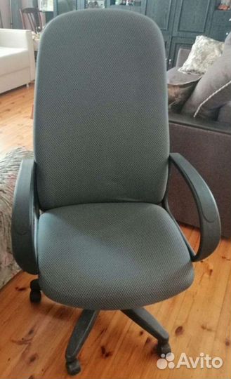 Крепкое офисное кресло Chairman стандарт