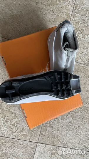 Новые лыжные ботинки NNN на 36 раз