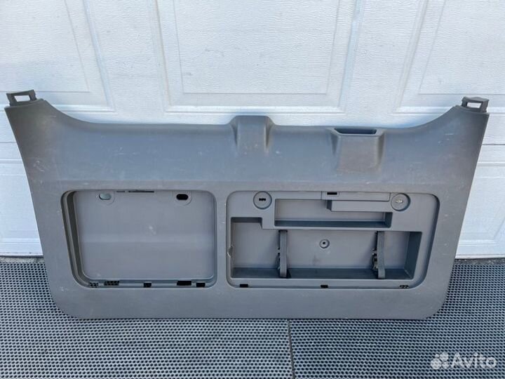 Обшивка двери багажника Toyota Land Cruiser Prado