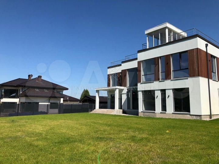 Дом 400 м² на участке 11 сот.