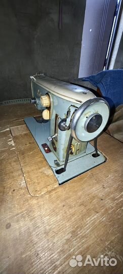 Старая швейная машинка LADA, самовывоз