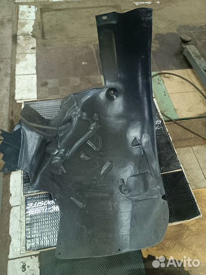 Локер передний правый для audi a8 d3