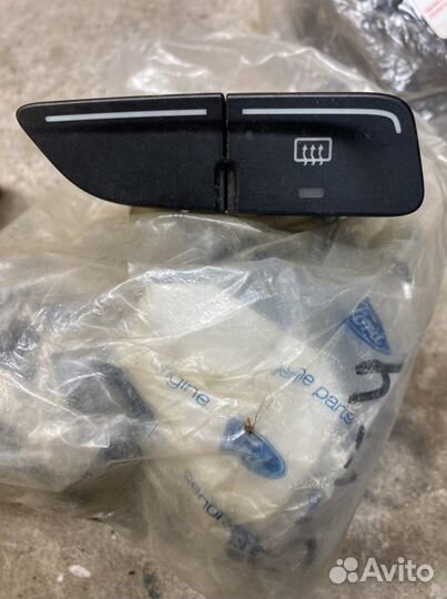 Кнопка обогрева заднего стекла