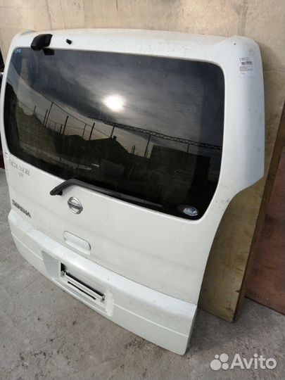 Дверь багажника Nissan Serena C24