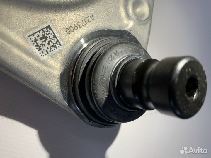 Поперечный рычаг левый A2223300507 Мерседес