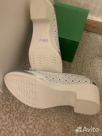 Туфли женские 37 размер белые новые