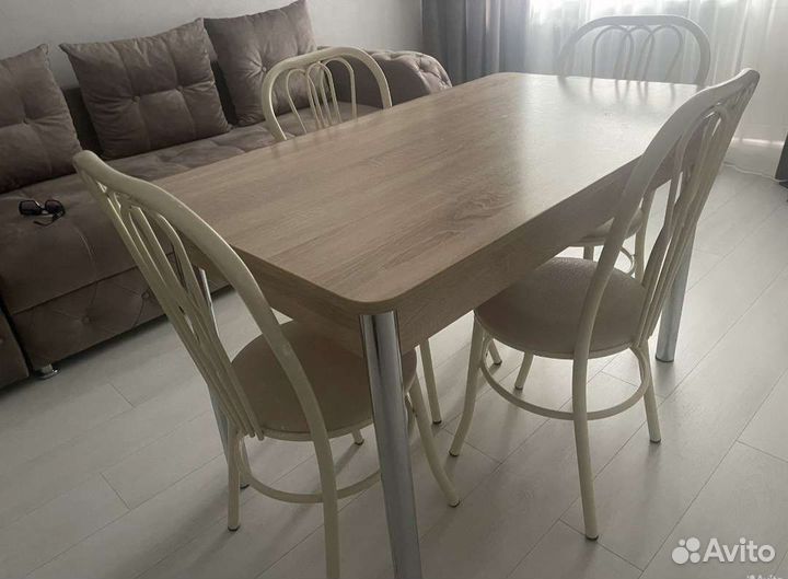 Столы и стулья