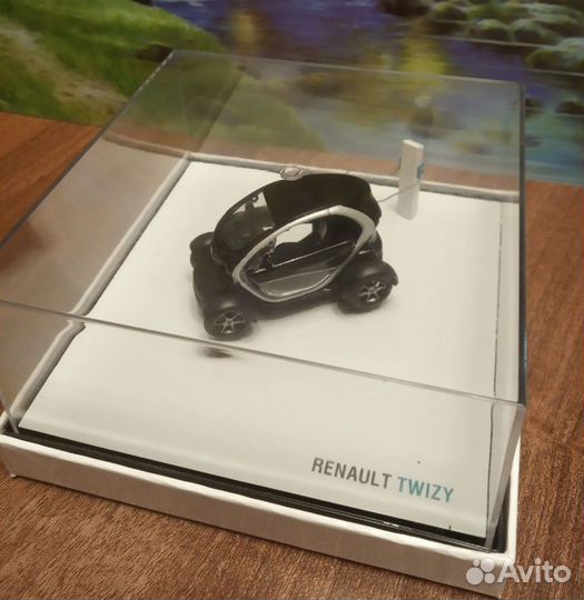 Коллекционная машина renault twizy
