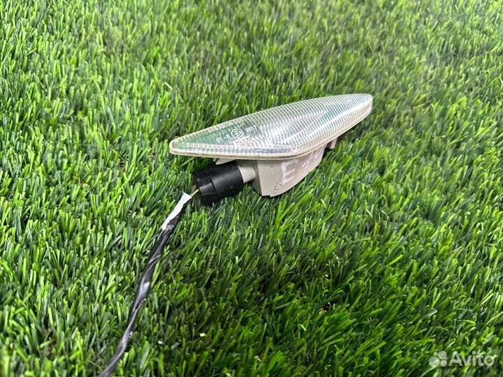 Повторитель поворота в крыло передний левый Bmw X5