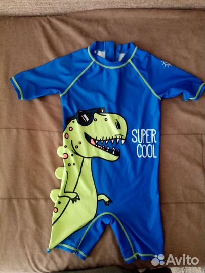 Плавательный костюм