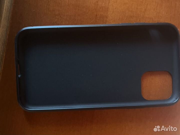 Чехлы на iPhone 11