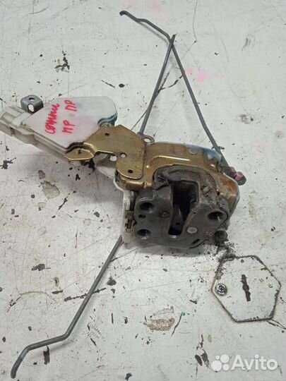 Замок двери передний правый Nissan Sunny Ниссан