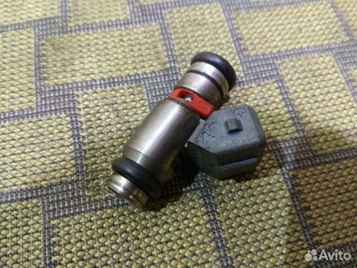 Форсунка инжекторная электрич.,VW Golf4,VAG 036906