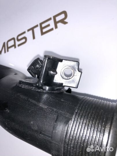 Патрубок интеркуллера Range Rover