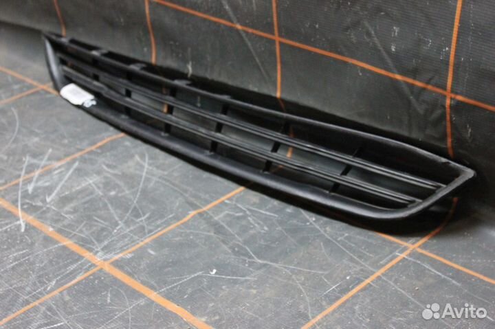 Решетка бампера - Ford Fiesta 6