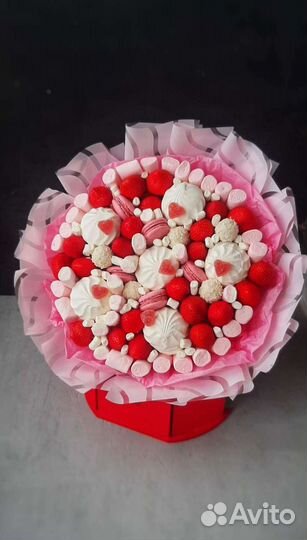 Съедобный букет зефирно-клубничный