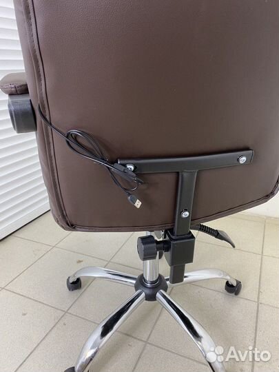 Офисное кресло руководителя