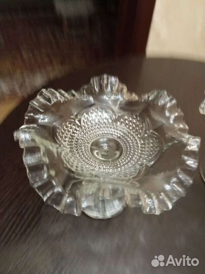 Три вазочки для варенья, орешков