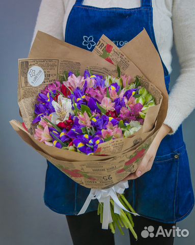 Букет из 20 ирисов и 15 альстромерий микс, цветы д