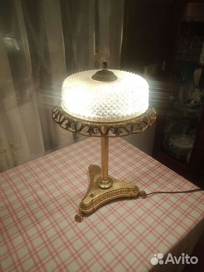 Настольная лампа
