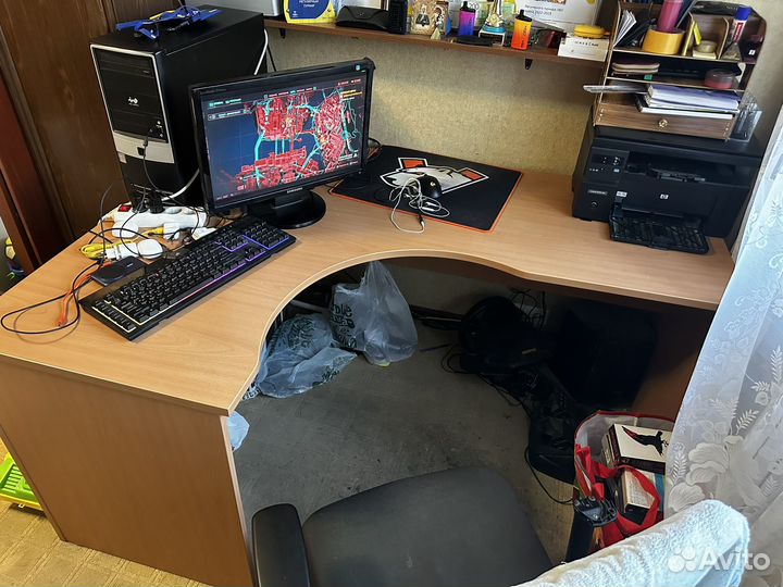 Угловой стол