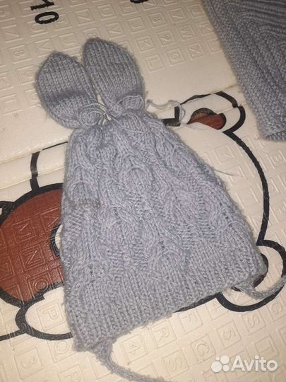 Красивый вязаный набор три предмета