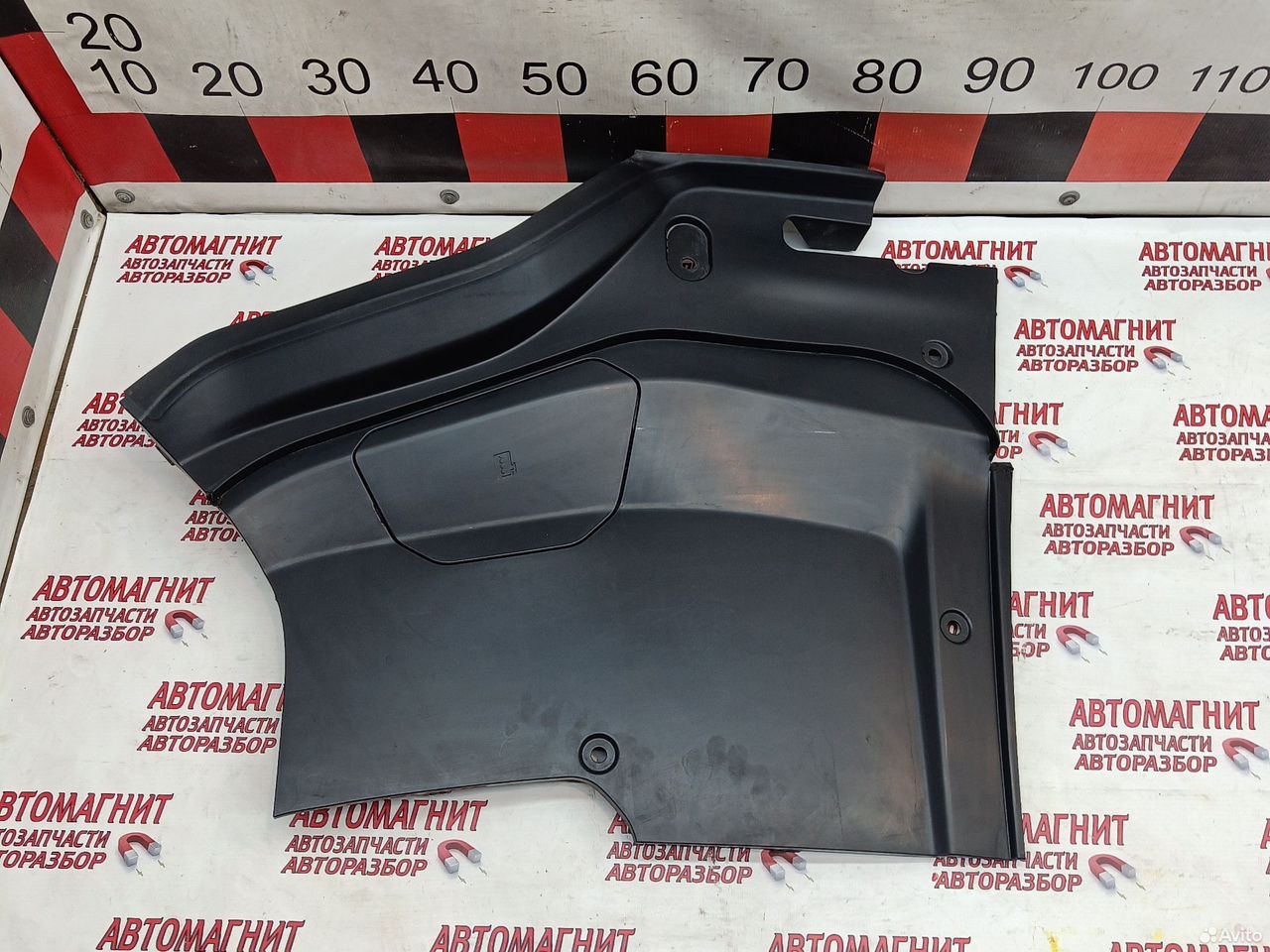 Накладка моторного отсека правая Zeekr 001