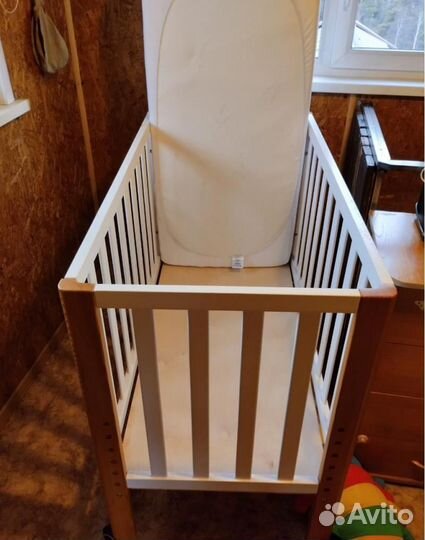 Детская кроватка с матрасом